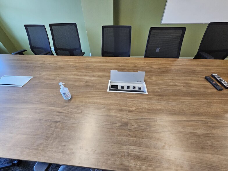 More Photos Of 70 Garden Ct, Monterey Medical For Lease