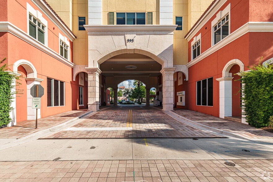 More Photos Of 595 S Federal Hwy, Boca Raton Office For Lease