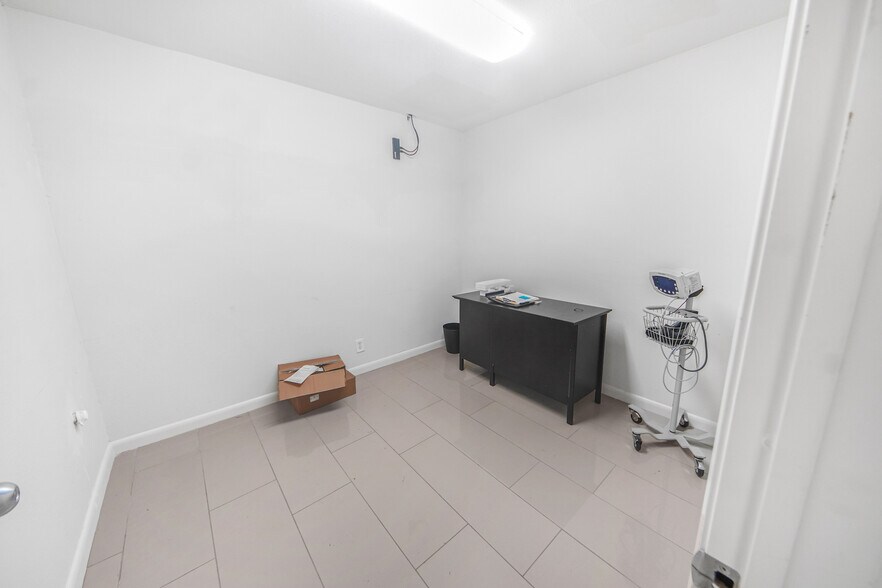 More Photos Of 7030 Bretshire Dr, Houston Medical For Sale