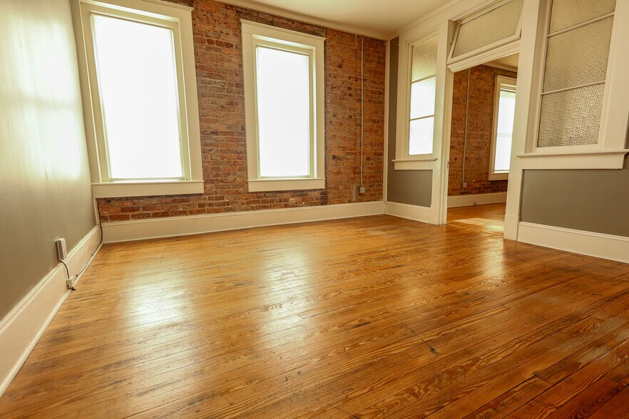 More Photos Of 154 Magnolia St, Spartanburg Storefront Retail Office For Lease