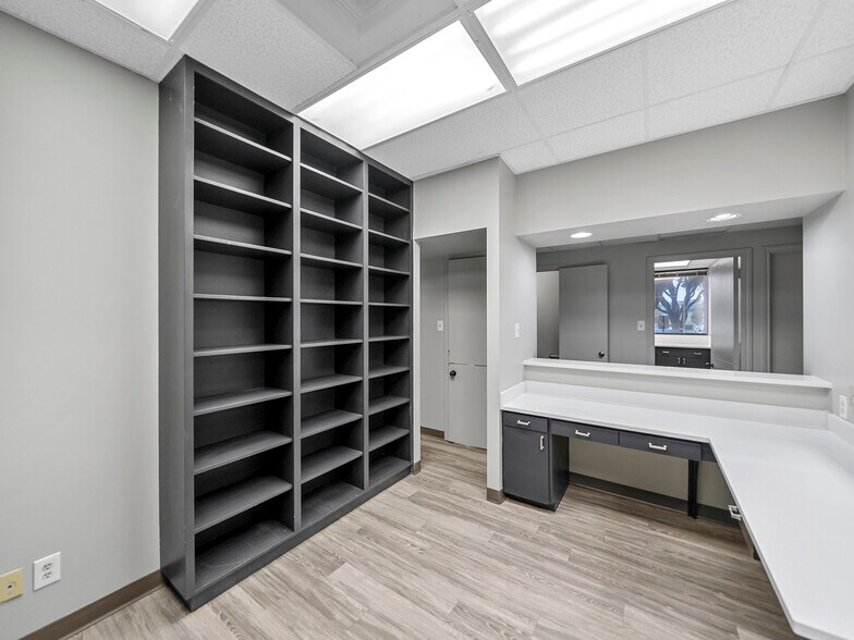 More Photos Of 375 Municipal Dr, Richardson Medical For Lease