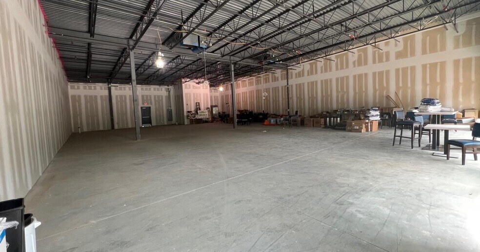 More Photos Of 2 Atwater Dr, Malvern Unknown For Lease