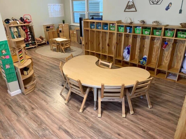 More Photos Of 2115 S Brentwood, Springfield Daycare Center For Sale