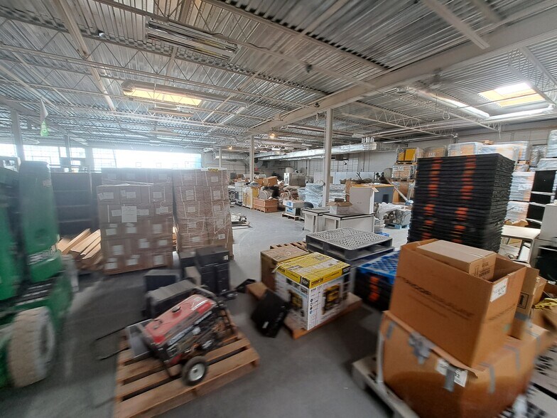 More Photos Of 625 Factory Rd, Addison Warehouse For Sale