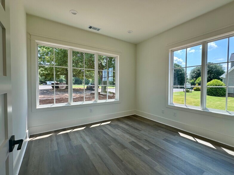 More Photos Of 1024 Twelve Oaks Dr, Watkinsville Office For Lease