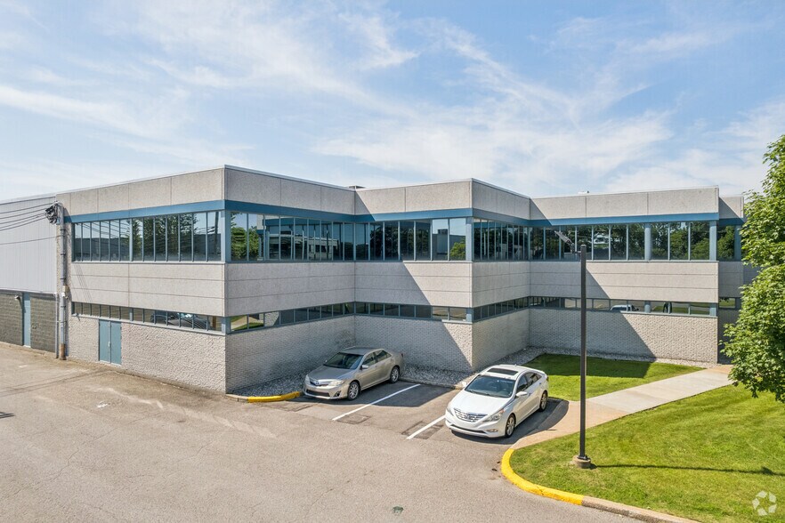 More Photos Of 4600-4612 Chemin Du Bois-Franc, Saint-Laurent Warehouse For Lease