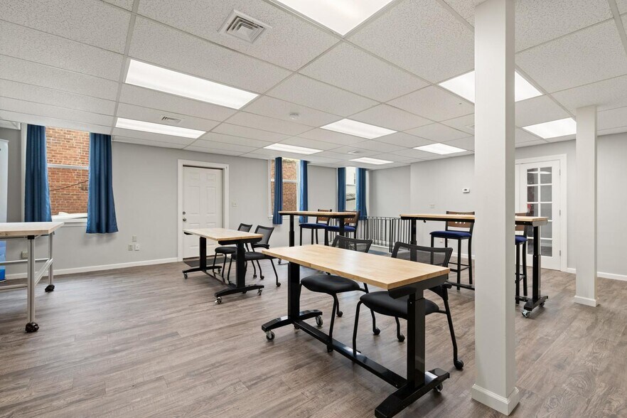 More Photos Of 7 Foster St, Wakefield Office For Sale