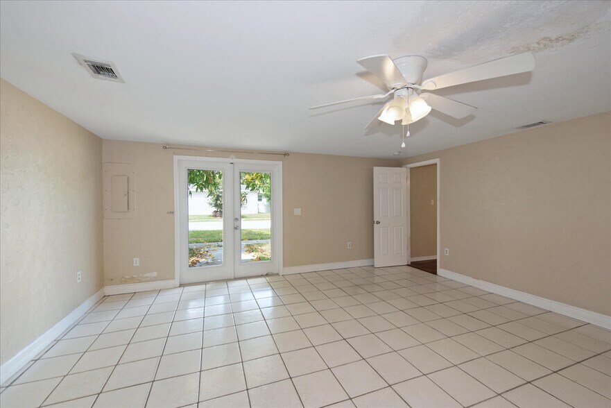 More Photos Of 1905 Oakley Ave, Fort Myers Apartments For Sale