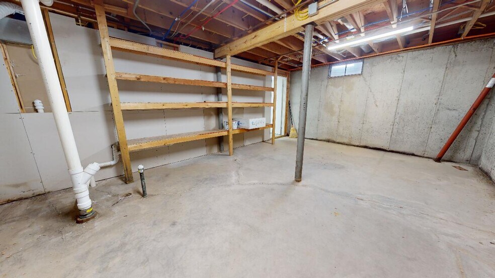 More Photos Of 392 Howard St, Willard Office For Sale