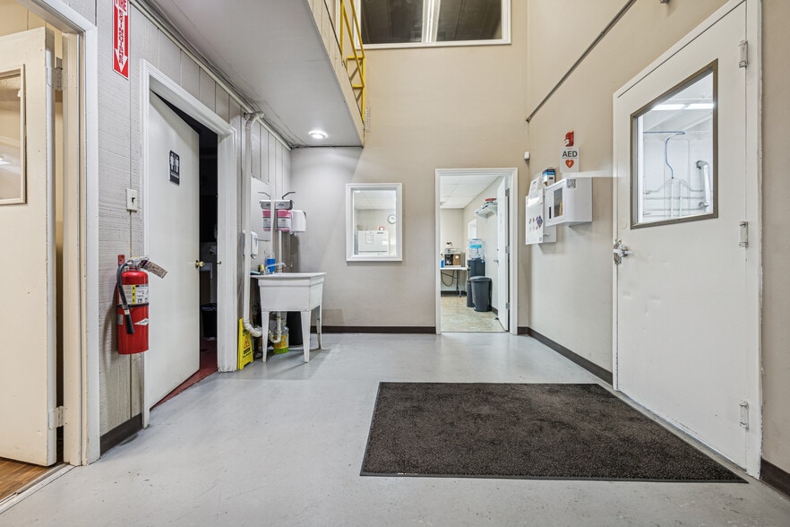 More Photos Of 3502 Dickerson Pike, Nashville Flex For Sale