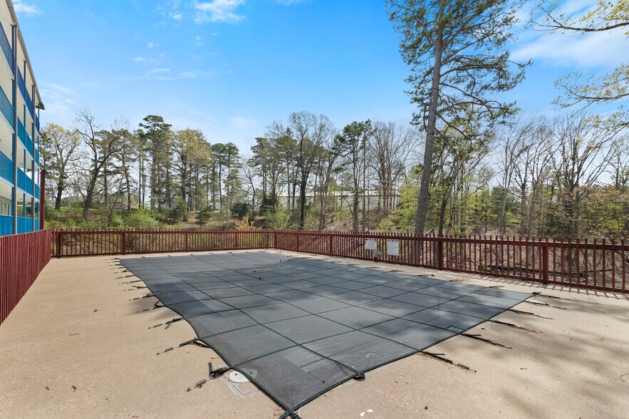 More Photos Of 110 Huntsville Rd, Eureka Springs Hotel For Sale