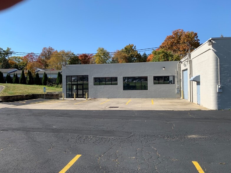 More Photos Of 461 Graham Rd, Cuyahoga Falls Freestanding For Sale