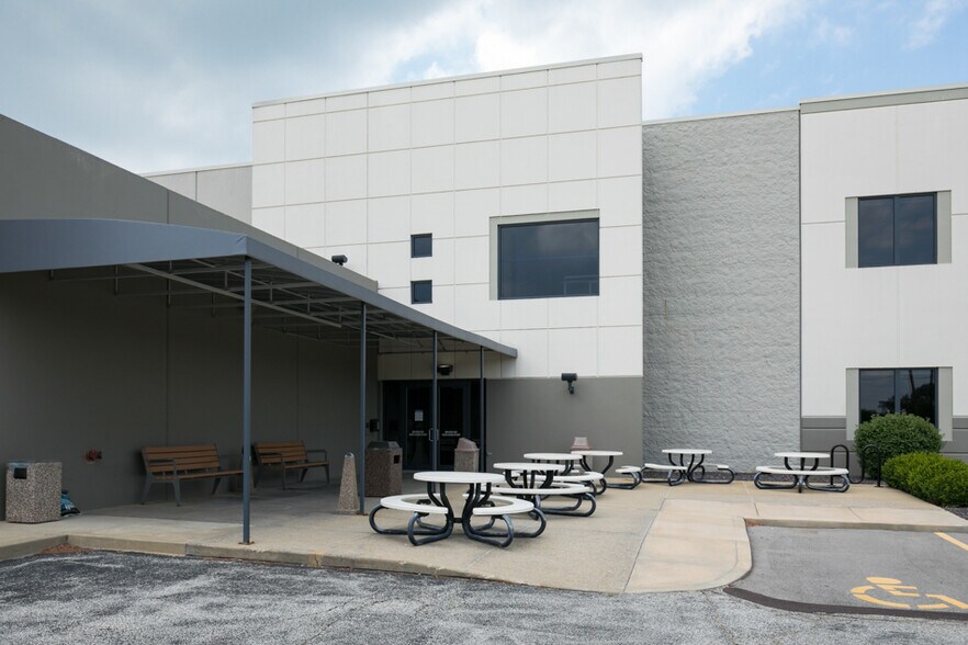 More Photos Of 7650 Magna Dr, Belleville Medical For Lease