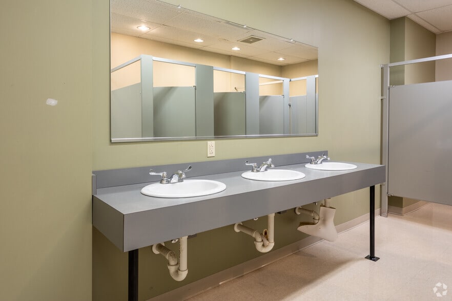 More Photos Of 1111 Park Ave, Baltimore Apartments For Lease