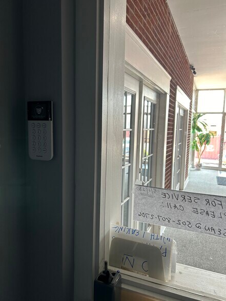 More Photos Of 1402 S 15th St, Louisville Light Distribution For Sale