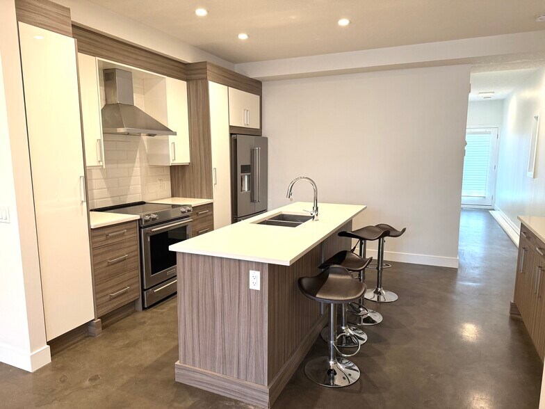 More Photos Of 613 3rd Ave NE, Calgary Apartments For Sale