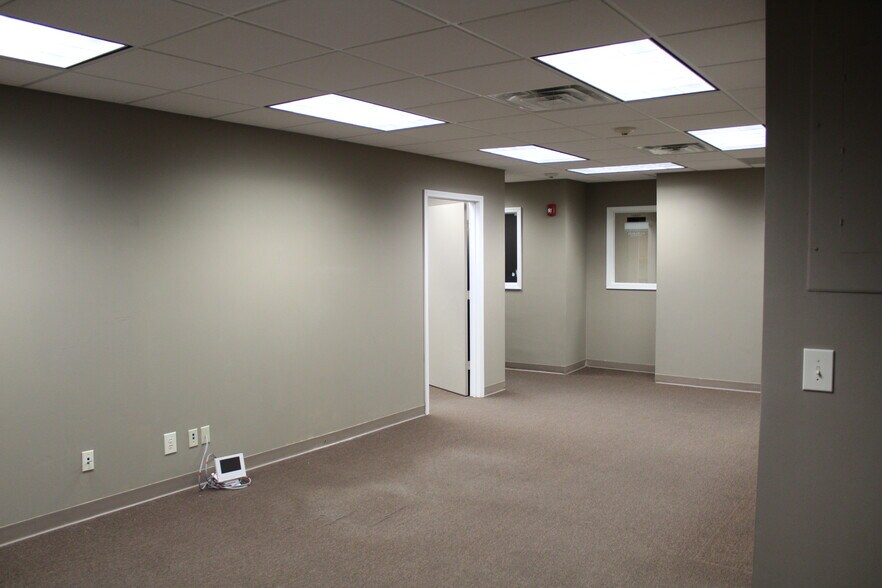 More Photos Of 901 E Loula St, Olathe Office For Lease