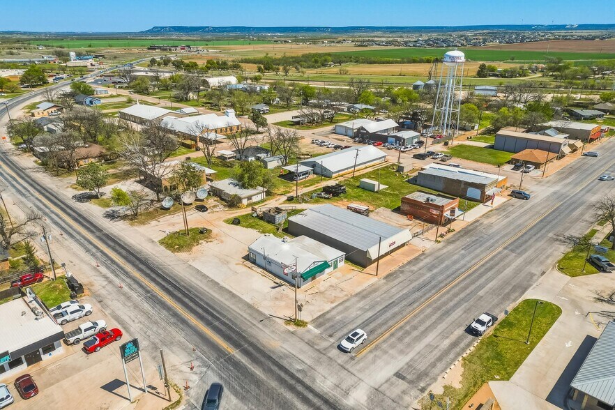 More Photos Of 542 Graham St, Tuscola General Retail For Sale