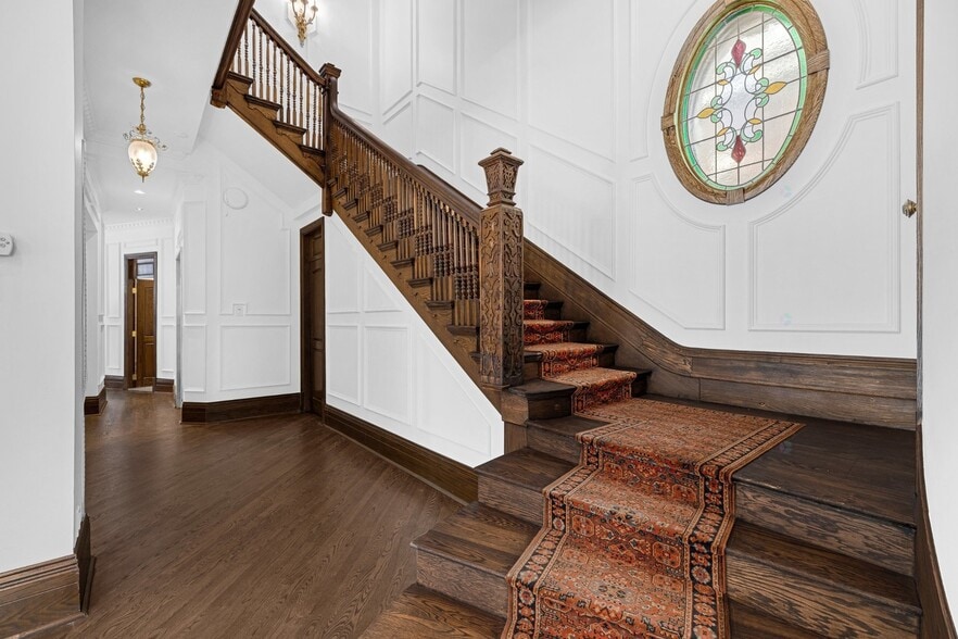 More Photos Of 1565 Av Du Docteur-Penfield, Montréal Specialty For Sale