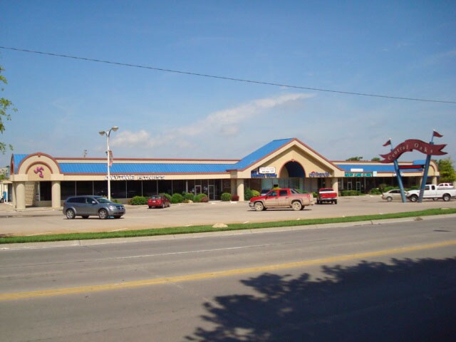 More Photos Of 2201-2207 Central Ave, Dodge City General Retail For Sale