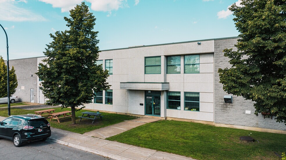 More Photos Of 9275 Boul Henri-Bourassa E, Montréal Light Distribution For Lease