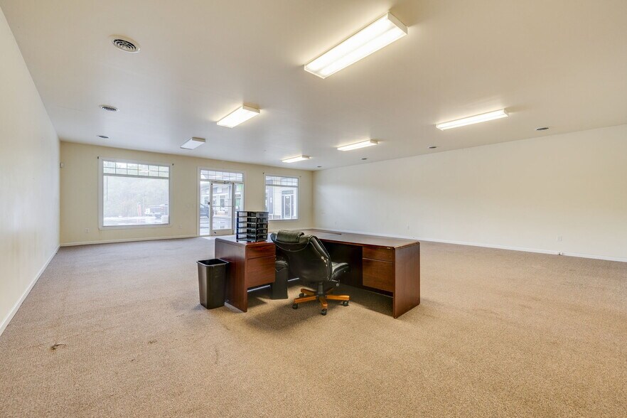 More Photos Of 3815 Highway 66 S, Rogersville Office For Lease