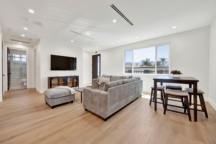 More Photos Of 7410 Denny Ave, Sun Valley Healthcare For Sale