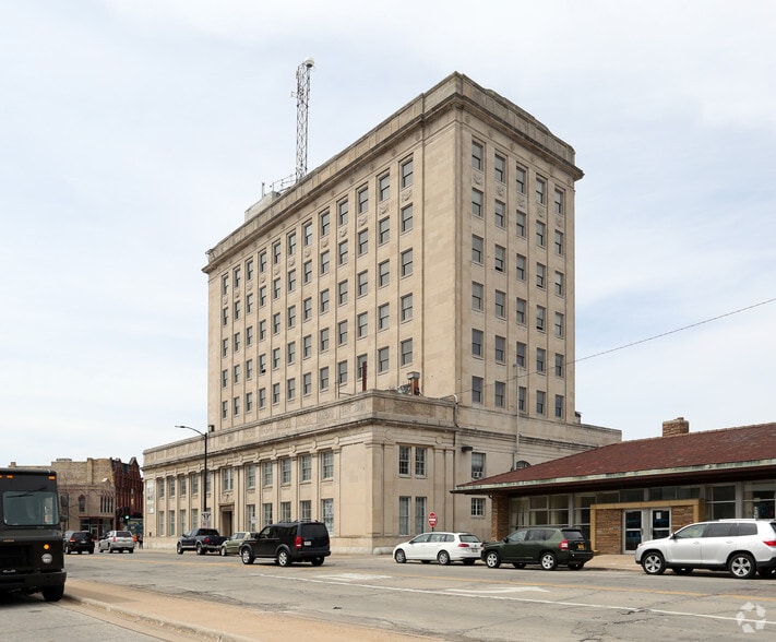 More Photos Of 404 N Main St, Oshkosh Office For Lease