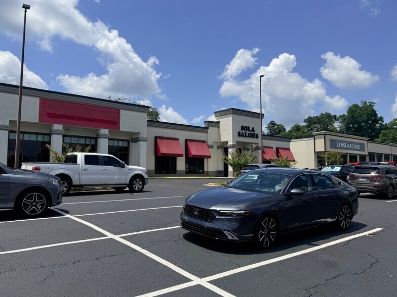 More Photos Of 4019-4023 Airport Blvd, Mobile Storefront For Lease