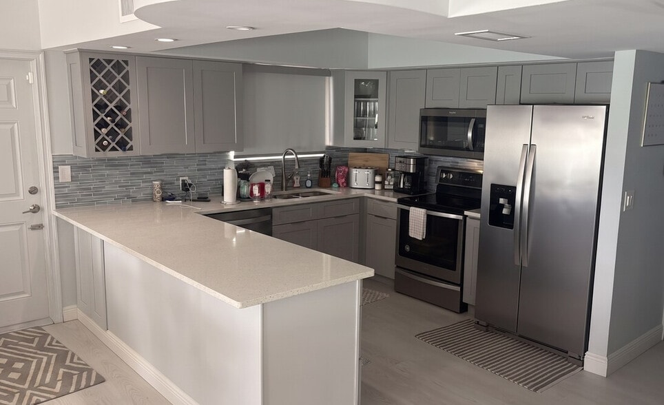 More Photos Of 2800 N Surf Rd, Hollywood Hospitality For Sale