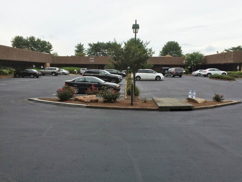 More Photos Of 6825 Jimmy Carter Blvd, Norcross Unknown For Lease