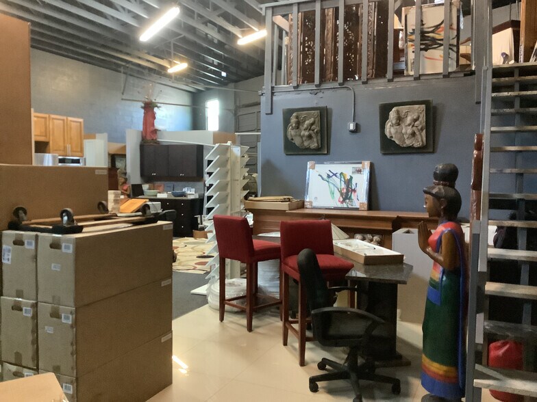 More Photos Of 10120 Ridgeway Dr, Port Richey Warehouse For Lease