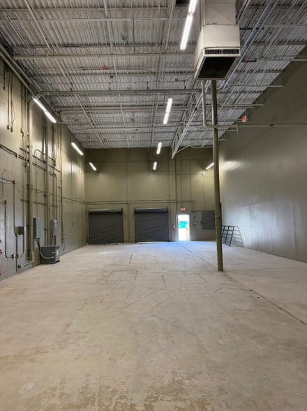 More Photos Of 8102 Blanding Blvd, Jacksonville Storefront For Lease