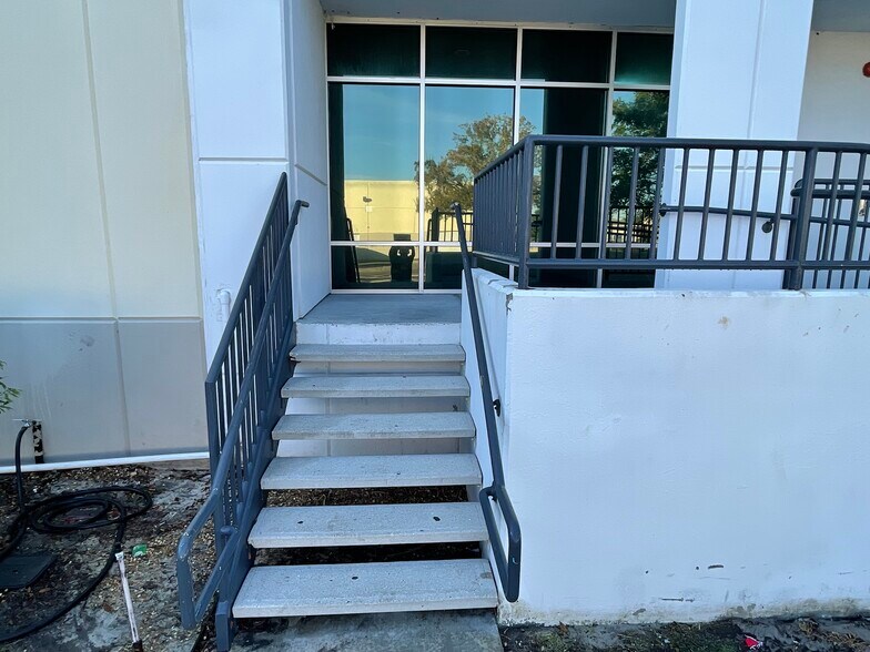 More Photos Of 1700 35th St, Orlando Warehouse For Lease