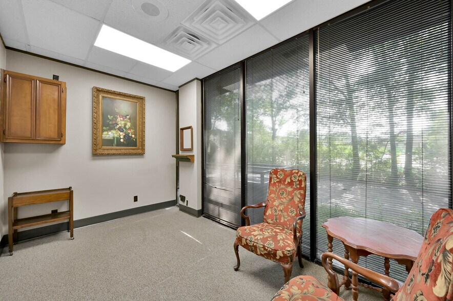 More Photos Of 1380 Stonehollow Dr, Humble Medical For Lease
