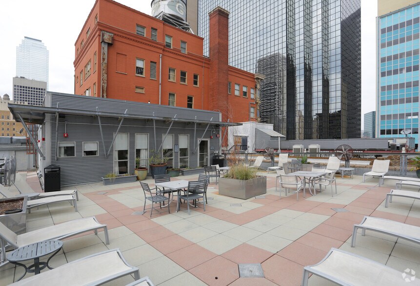 More Photos Of 1623 Main St, Dallas Apartments For Lease