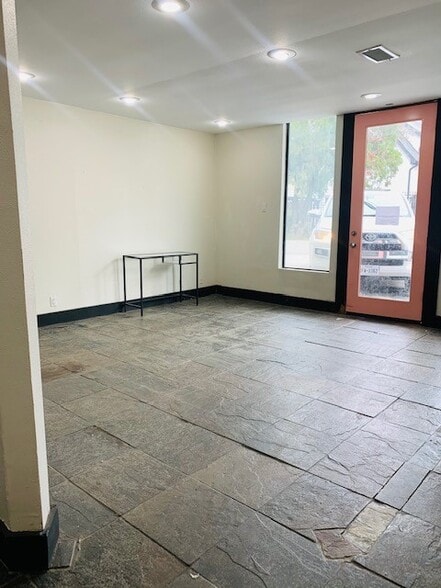More Photos Of 1120 W 15th 1/2 St, Houston Loft Creative Space For Lease