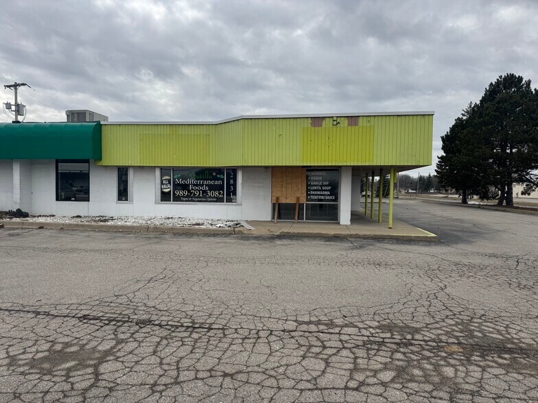 More Photos Of 2829-2835 Bay Rd, Saginaw General Retail For Lease