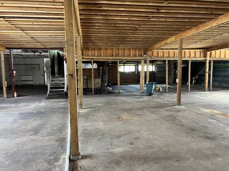 More Photos Of 562 King St, Jacksonville Warehouse For Lease