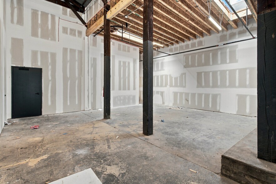 More Photos Of 722 Merritt Ave, Nashville General Retail For Lease