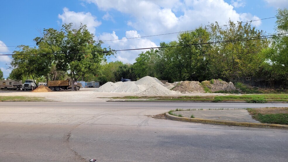 More Photos Of 9046 W Montgomery Rd, Houston Land For Sale