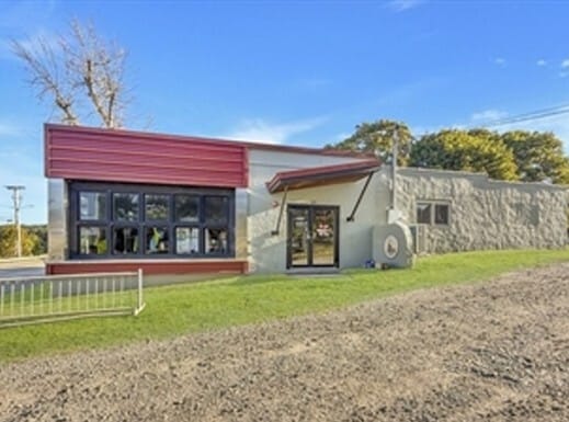 More Photos Of 291 High Rd, Newbury Freestanding For Lease