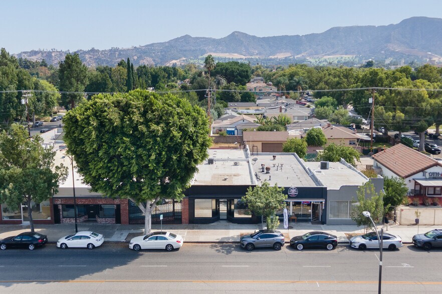 More Photos Of 1612 Magnolia Blvd, Burbank Storefront For Sale