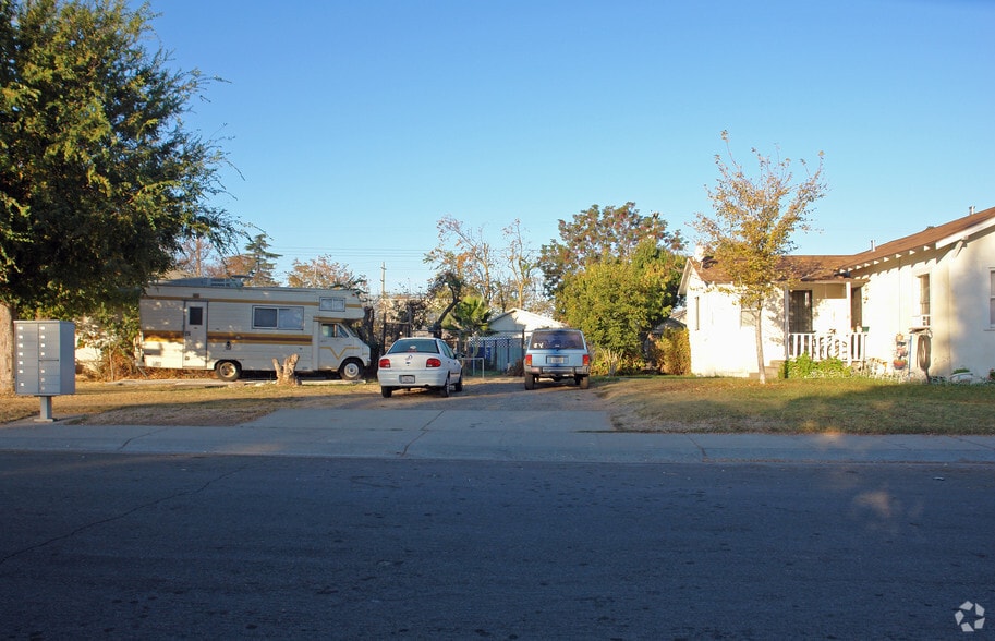 More Photos Of 921 Rivera Dr, Sacramento Apartments For Sale