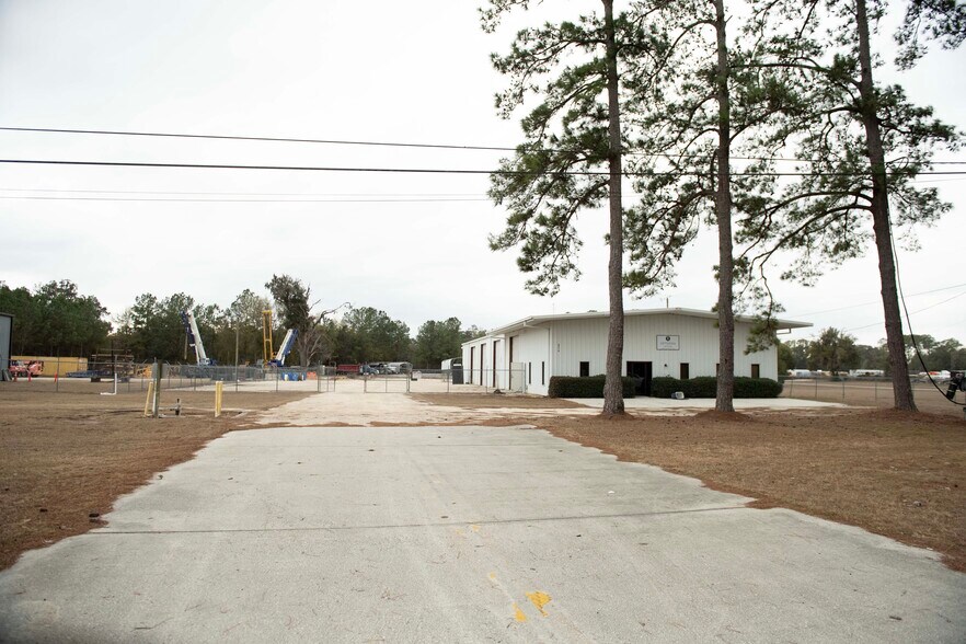 More Photos Of 4134 US 441, Lake City Light Manufacturing For Lease