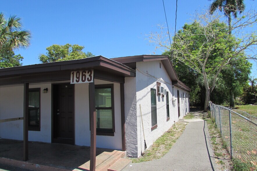 More Photos Of 12811 Kenwood Ln, Fort Myers Office For Lease