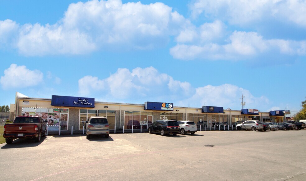 More Photos Of 14603-14643 Main St, Houston Storefront For Lease