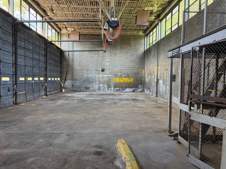 More Photos Of 615R Kenhorst Blvd, Reading Industrial For Lease