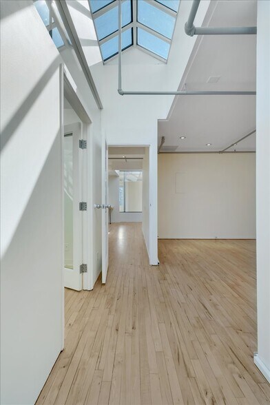 More Photos Of 2525 Main St, Santa Monica Office For Lease