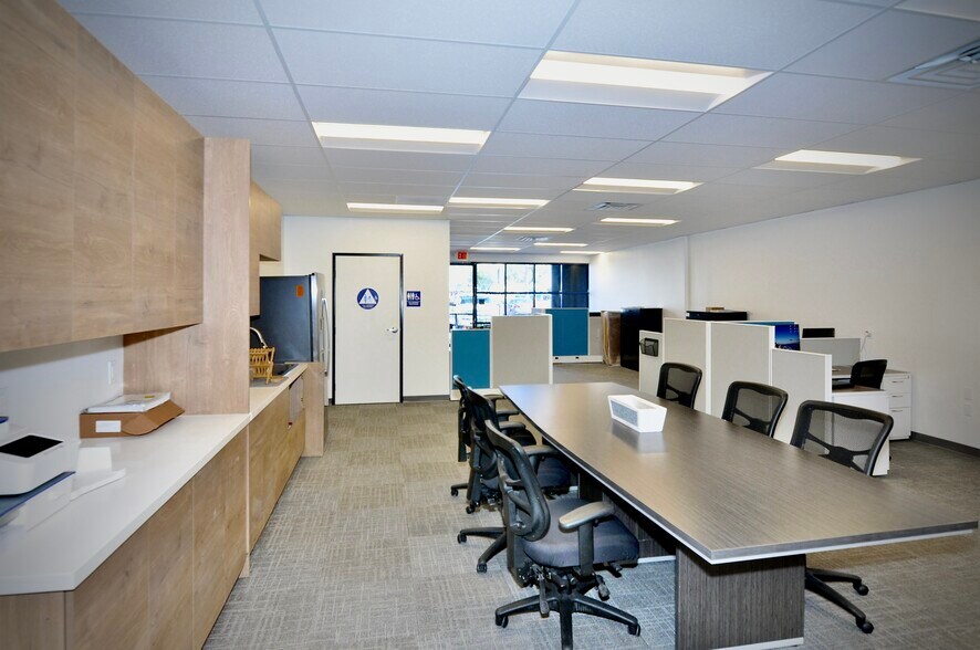 More Photos Of 9520 Padgett St, San Diego Light Manufacturing For Lease
